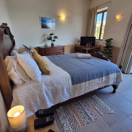 Seafront Bedroom With Stunning Views, Balcony And En-suite 3*