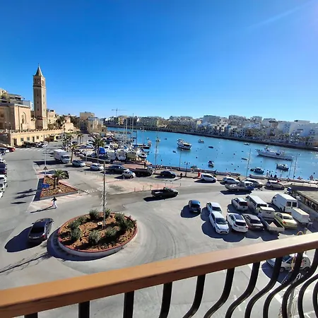 Seafront Bedroom With Stunning Views, Balcony And En-suite 3* Marsaskala
