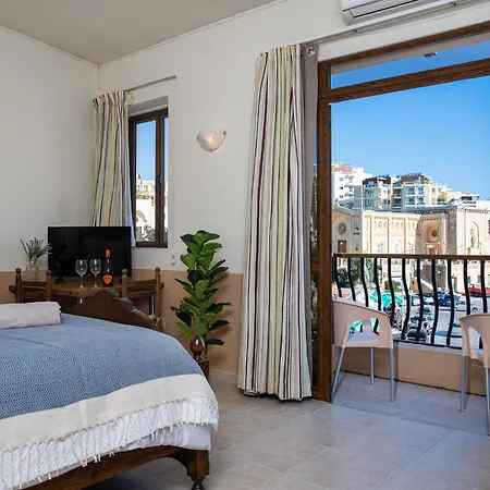 Guest house Seafront Bedroom With Stunning Views, Balcony And En-suite *