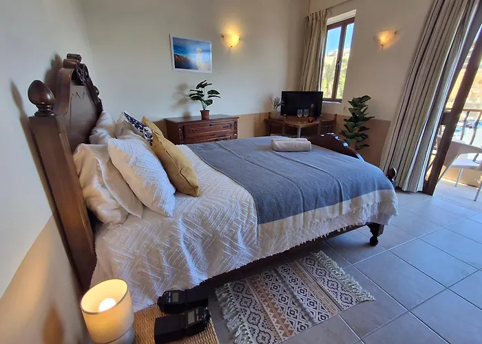 Seafront Bedroom With Stunning Views, Balcony And En-suite 3*