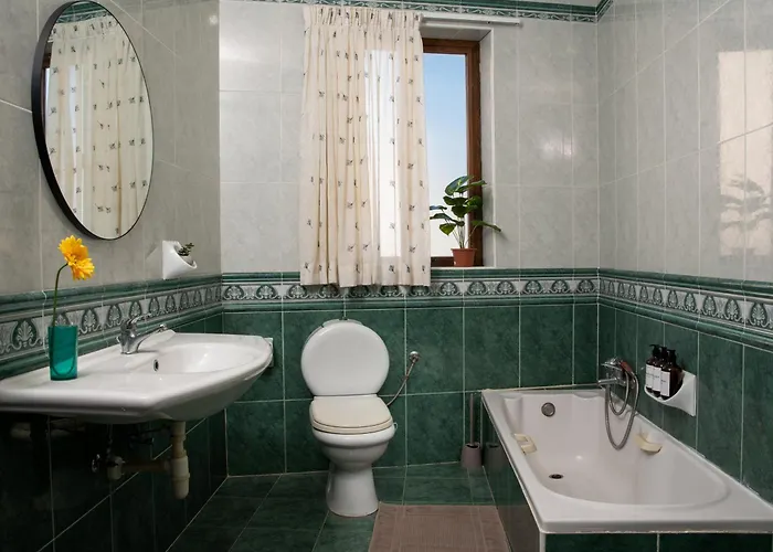 Seafront Bedroom With Stunning Views, Balcony And En-suite 3*