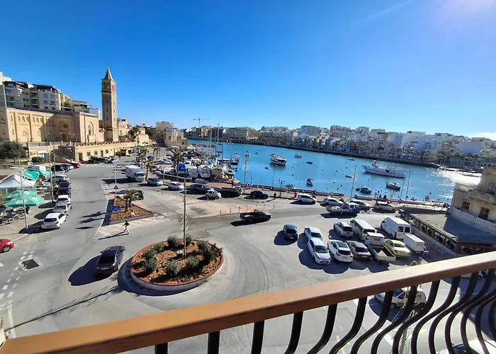 Seafront Bedroom With Stunning Views, Balcony And En-suite 3* Marsaskala