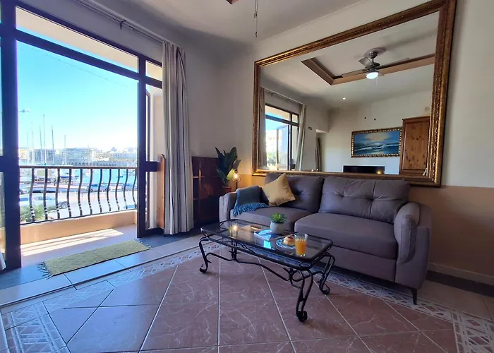 Seafront Bedroom With Stunning Views, Balcony And En-suite 3*