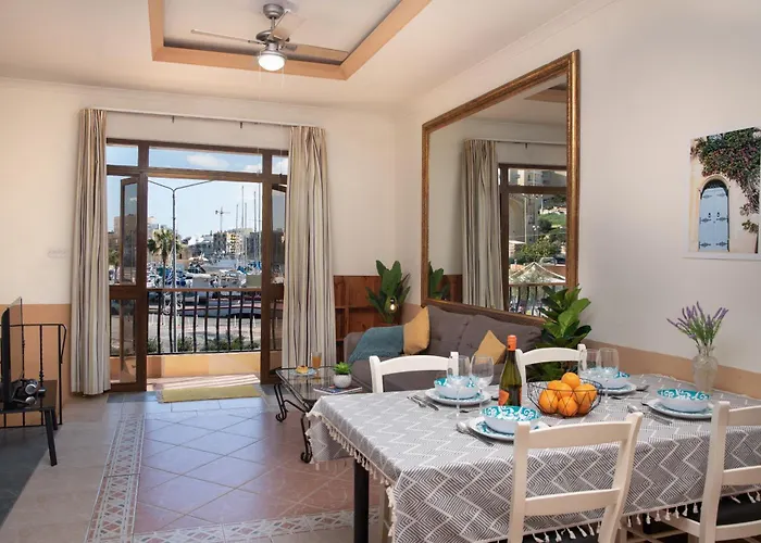 Seafront Bedroom With Stunning Views, Balcony And En-suite