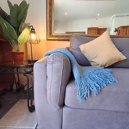 Seafront Bedroom With Stunning Views, Balcony And En-suite Pensjonat