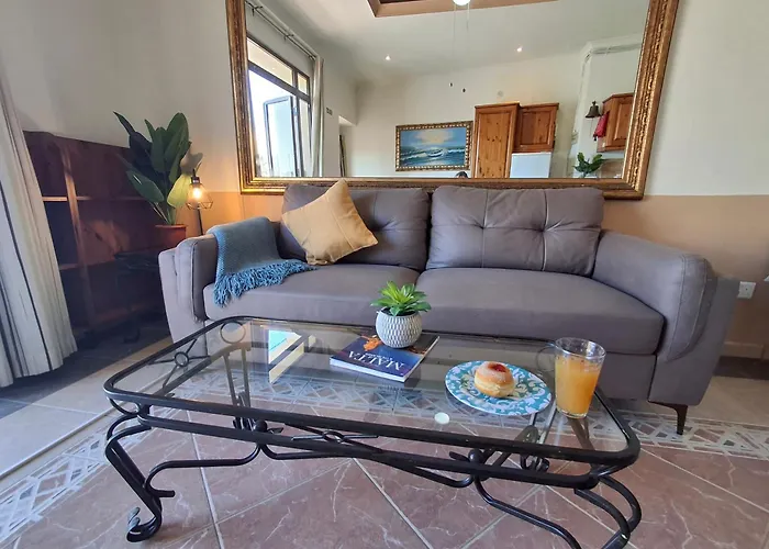 Seafront Bedroom With Stunning Views, Balcony And En-suite Гостевой дом