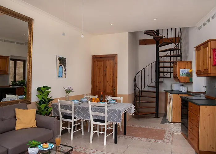 Seafront Bedroom With Stunning Views, Balcony And En-suite 3* Марсаскала